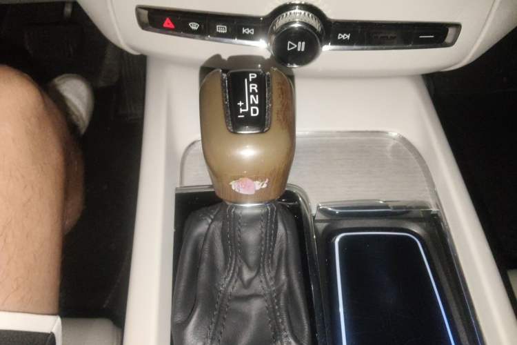 Used Volvo XC60 2020 T5 4x4 Smart Luxury Edition Gear Lever