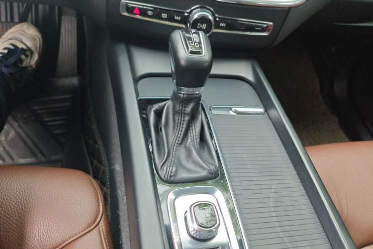 Used Volvo XC60 2020 T5 4x4 Zhiyi Luxury Edition Gear Lever