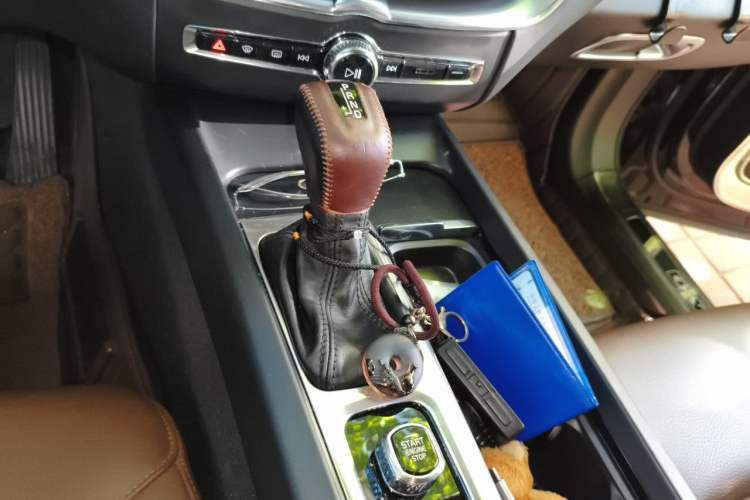 Used Volvo XC60 2020 T5 4x4 Zhiyi Luxury Edition Gear Lever