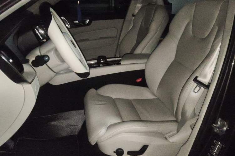 Used Volvo XC60 2020 T5 4x4 Smart Luxury Edition Left Front Seat
