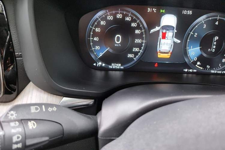 Used Volvo XC60 2020 T5 4x4 Smart Luxury Edition Odometer Close Up