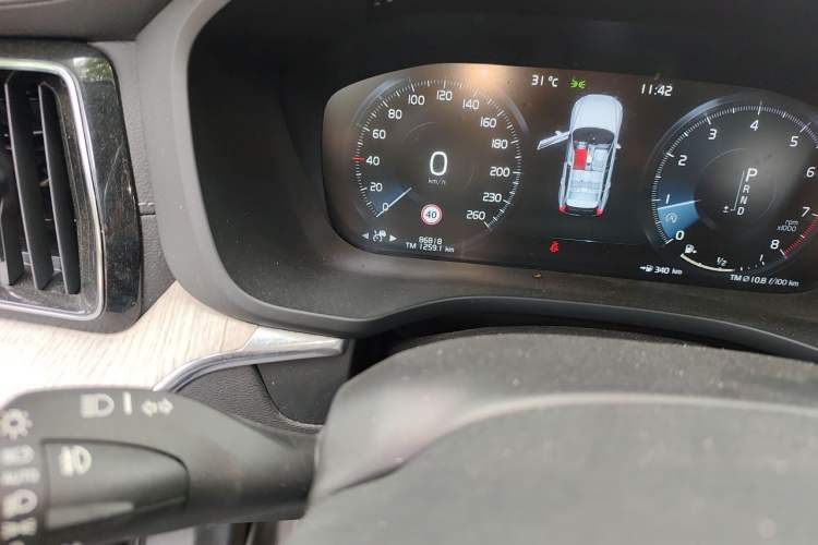Used Volvo XC60 2020 T5 4x4 Smart Luxury Edition Odometer Close Up