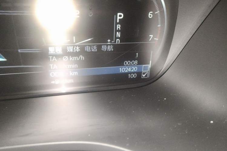 Used Volvo XC60 2020 T5 4x4 Smart Luxury Edition Odometer Close Up