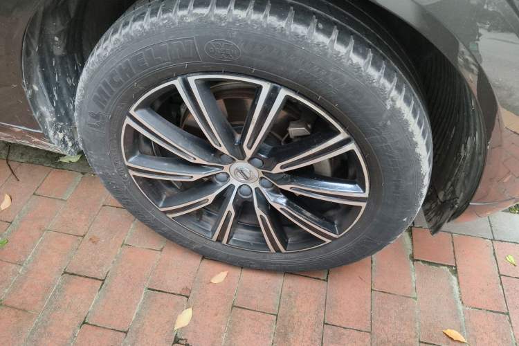 Used Volvo XC60 2020 T5 4x4 Smart Luxury Edition Right Front Wheel Hub
