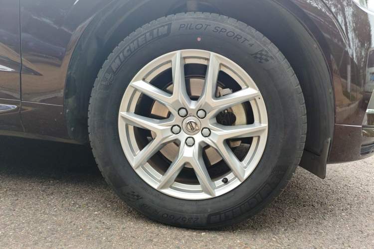 Used Volvo XC60 2020 T5 4x4 Zhiyi Luxury Edition Right Front Wheel Hub