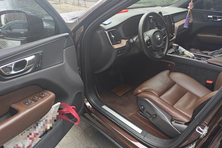 Used Volvo XC60 2020 T5 4x4 Smart Luxury Edition Driver Seat