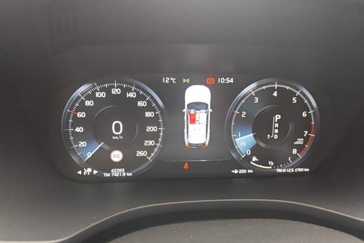 Used Volvo XC60 2020 T5 4x4 Smart Luxury Edition Instrument Cluster