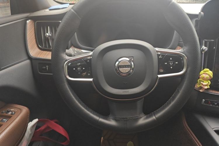 Used Volvo XC60 2020 T5 4x4 Smart Luxury Edition Steering Wheel