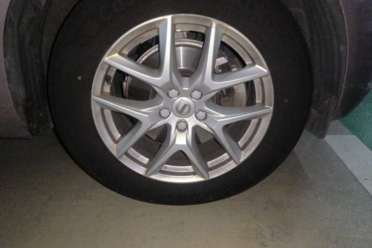 Used Volvo XC60 2020 T5 4x4 Zhiyi Luxury Edition Right Front Wheel Hub
