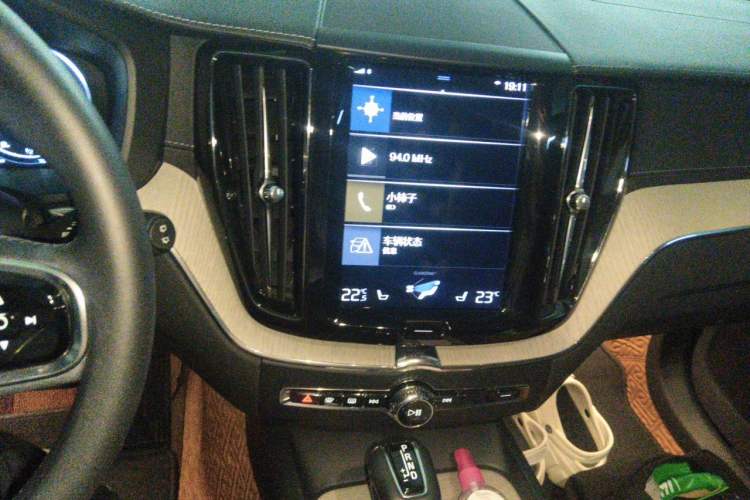 Used Volvo XC60 2020 T5 4x4 Smart Luxury Edition Audio And AC Panel