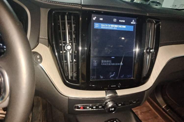 Used Volvo XC60 2020 T5 4x4 Zhiya Luxury Edition Audio And AC Panel