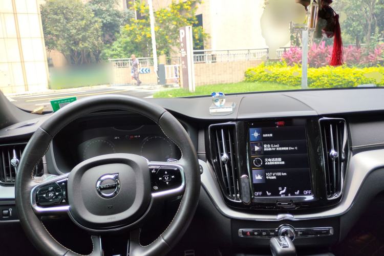 Used Volvo XC60 2020 T5 4x4 Smart & Dynamic Sport Edition Center Console