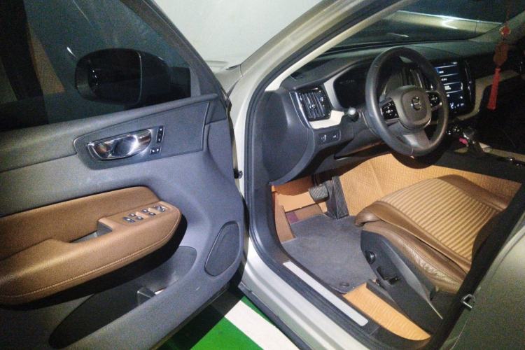 Used Volvo XC60 2020 T5 4x4 Smart Luxury Edition Driver Seat