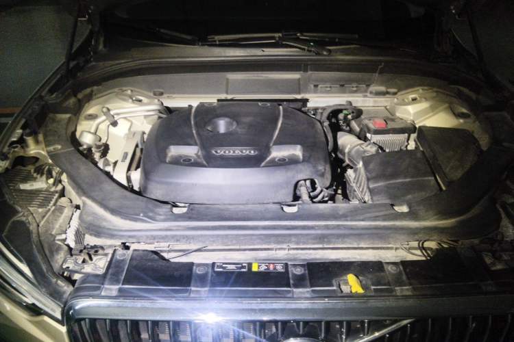 Used Volvo XC60 2020 T5 4x4 Smart Luxury Edition Engine Bay