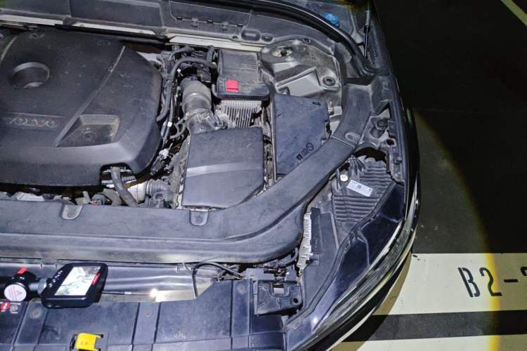 Used Volvo XC60 2020 T5 4x4 Smart Luxury Edition Engine Bay Left