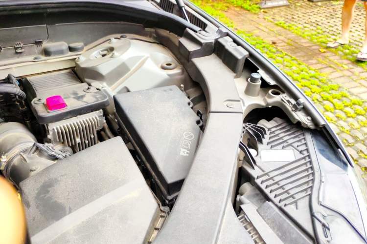 Used Volvo XC60 2020 T5 4x4 Smart & Dynamic Sport Edition Engine Bay Left