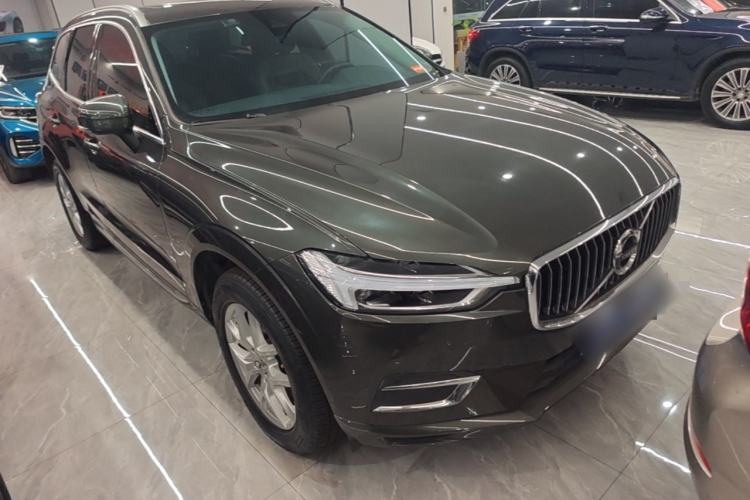 Used Volvo XC60 2020 T5 4x4 Zhiyi Luxury Edition Front Right 45 Deg
