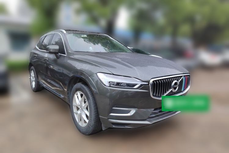 Used Volvo XC60 2020 T5 4x4 Zhiyi Luxury Edition Front Right 45 Deg