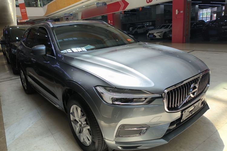 Used Volvo XC60 2020 T5 4x4 Zhiyi Luxury Edition Front Right 45 Deg