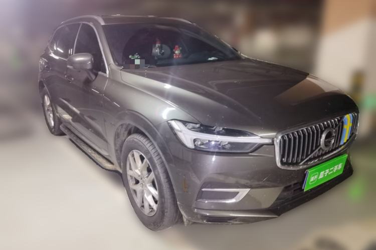 Used Volvo XC60 2020 T5 4x4 Zhiyi Luxury Edition Front Right 45 Deg