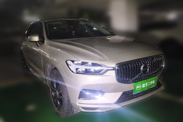 Used Volvo XC60 2020 T5 4x4 Smart Luxury Edition Front Right 45 Deg