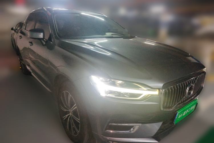 Used Volvo XC60 2020 T5 4x4 Zhiya Luxury Edition Front Right 45 Deg