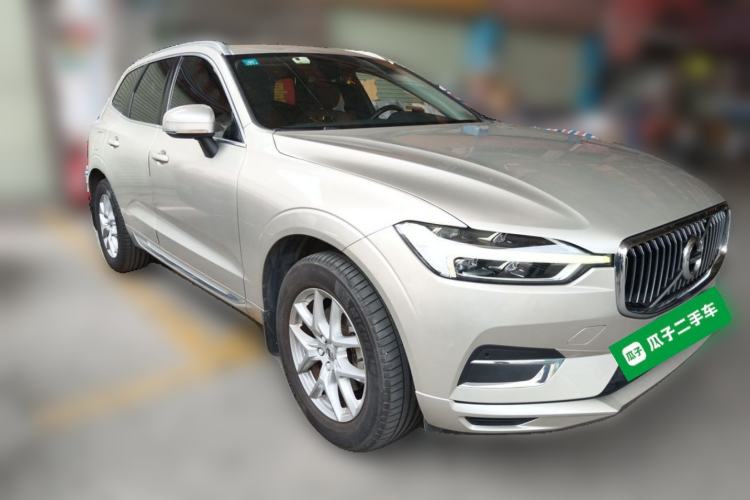Used Volvo XC60 2020 T5 4x4 Zhiyi Luxury Edition Front Right 45 Deg