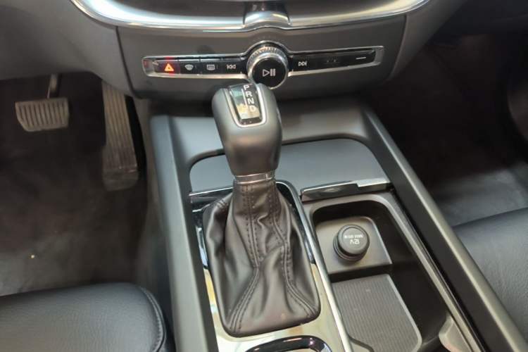 Used Volvo XC60 2020 T5 4x4 Zhiyi Luxury Edition Gear Lever