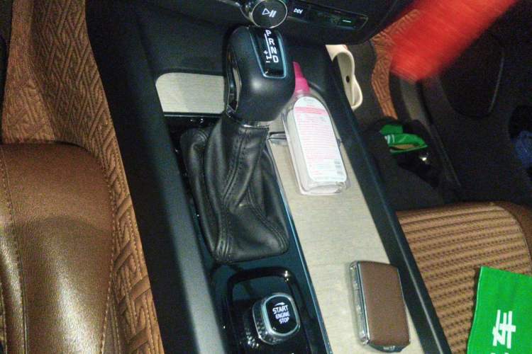 Used Volvo XC60 2020 T5 4x4 Smart Luxury Edition Gear Lever