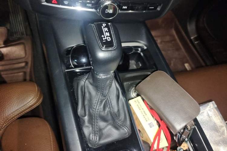Used Volvo XC60 2020 T5 4x4 Zhiya Luxury Edition Gear Lever