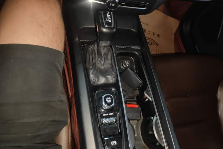 Used Volvo XC60 2020 T5 4x4 Zhiyi Luxury Edition Gear Lever