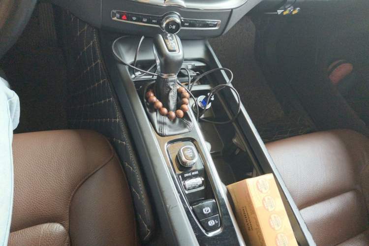 Used Volvo XC60 2020 T5 4x4 Zhiyi Luxury Edition Gear Lever