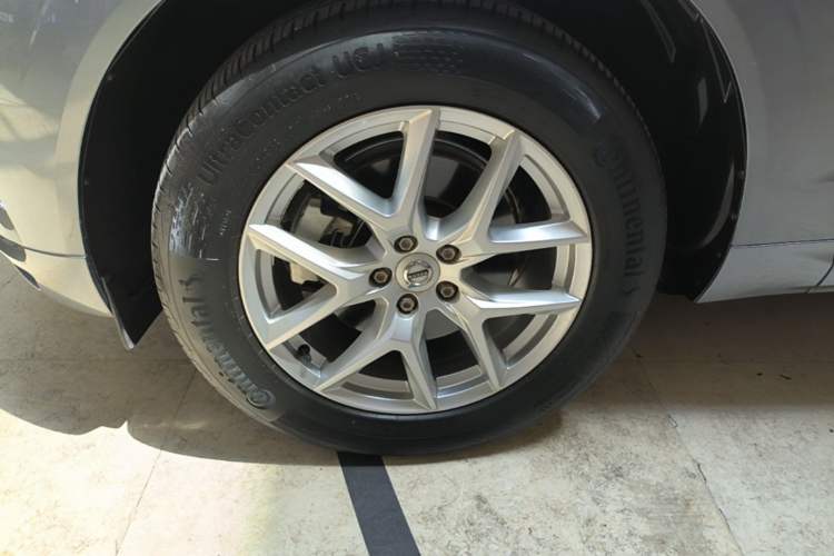 Used Volvo XC60 2020 T5 4x4 Zhiyi Luxury Edition Left Front Wheel Hub