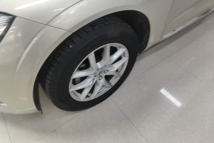 Used Volvo XC60 2020 T5 4x4 Zhiyi Luxury Edition Left Front Wheel Hub