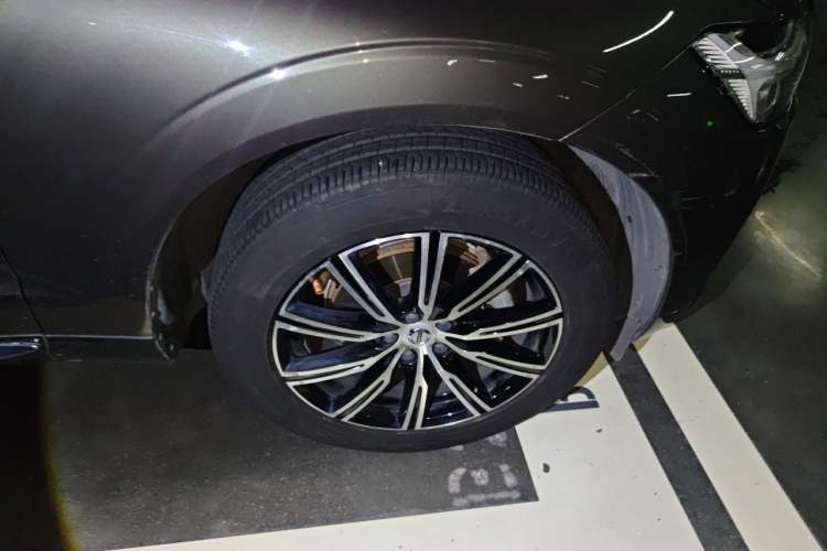 Used Volvo XC60 2020 T5 4x4 Smart Luxury Edition Right Front Wheel Hub