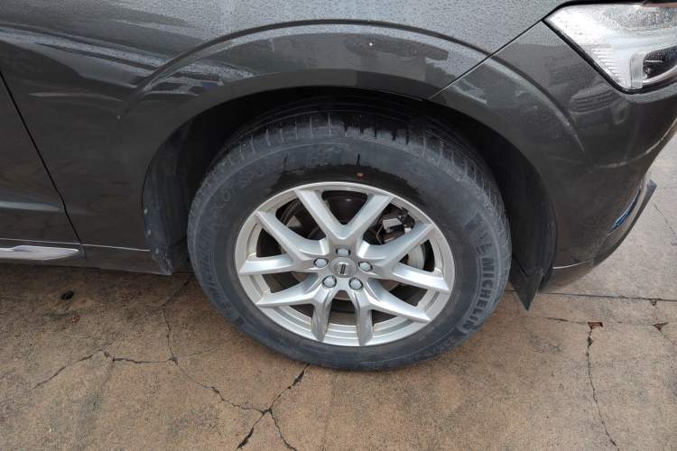 Used Volvo XC60 2020 T5 4x4 Zhiyi Luxury Edition Right Front Wheel Hub