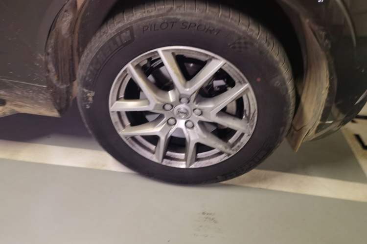 Used Volvo XC60 2020 T5 4x4 Zhiyi Luxury Edition Right Front Wheel Hub