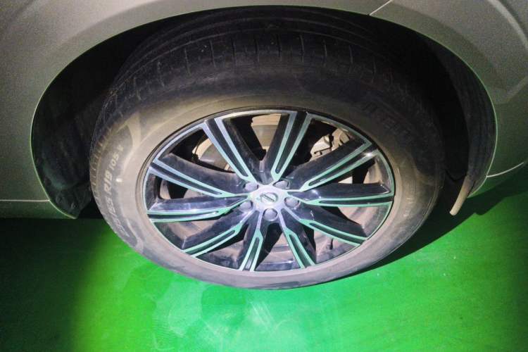 Used Volvo XC60 2020 T5 4x4 Smart Luxury Edition Right Front Wheel Hub