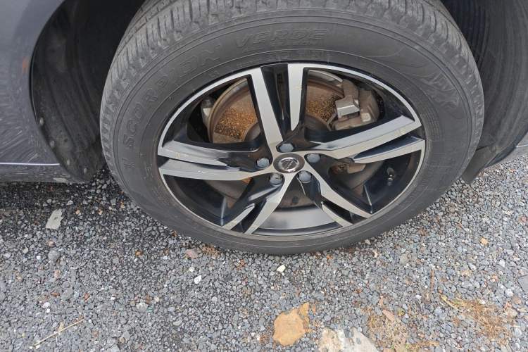 Used Volvo XC60 2020 T5 4x4 Smart & Dynamic Sport Edition Right Front Wheel Hub