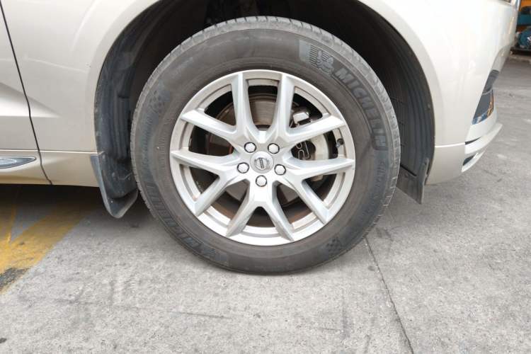 Used Volvo XC60 2020 T5 4x4 Zhiyi Luxury Edition Right Front Wheel Hub