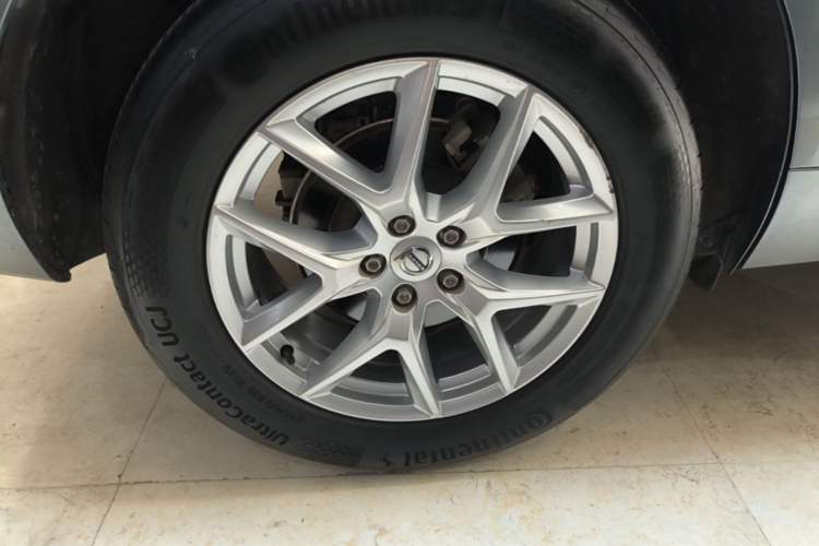 Used Volvo XC60 2020 T5 4x4 Zhiyi Luxury Edition Right Rear Wheel Hub