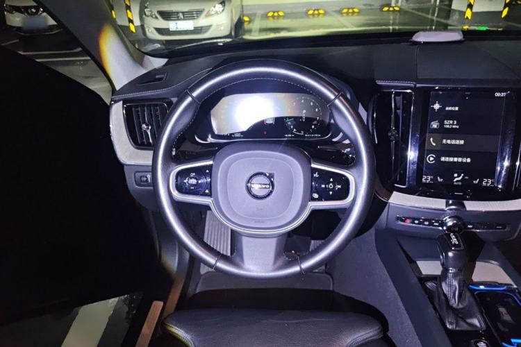 Used Volvo XC60 2020 T5 4x4 Smart Luxury Edition Steering Wheel