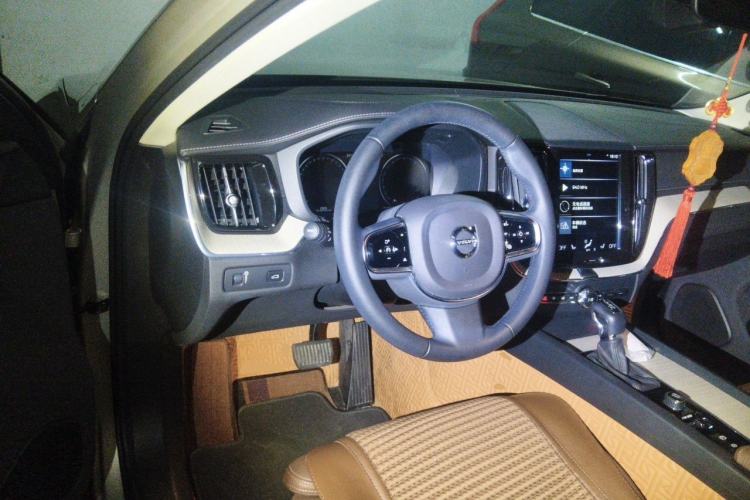 Used Volvo XC60 2020 T5 4x4 Smart Luxury Edition Steering Wheel