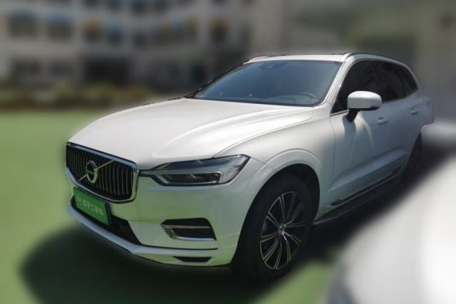 Ojetý Volvo XC60 2020 T5 4x4 Smart Luxury Edition