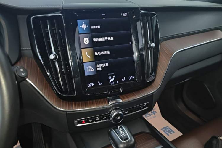 Used Volvo XC60 2020 T5 4x4 Smart Luxury Edition Audio And AC Panel
