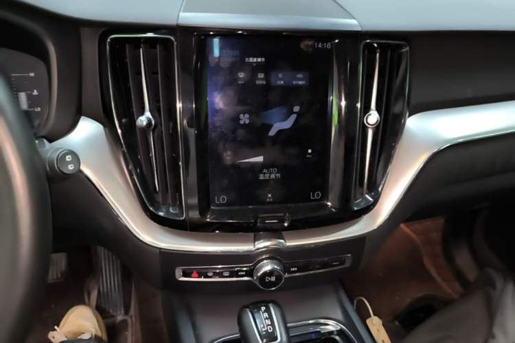 Used Volvo XC60 2020 T5 4x4 Zhiyi Luxury Edition Audio And AC Panel