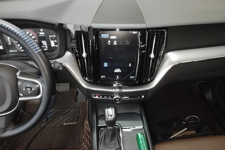 Used Volvo XC60 2020 T5 4x4 Zhiyi Luxury Edition Audio And AC Panel
