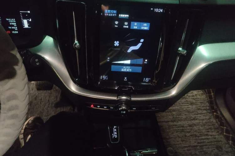 Used Volvo XC60 2020 T5 4x4 Zhiyi Luxury Edition Audio And AC Panel