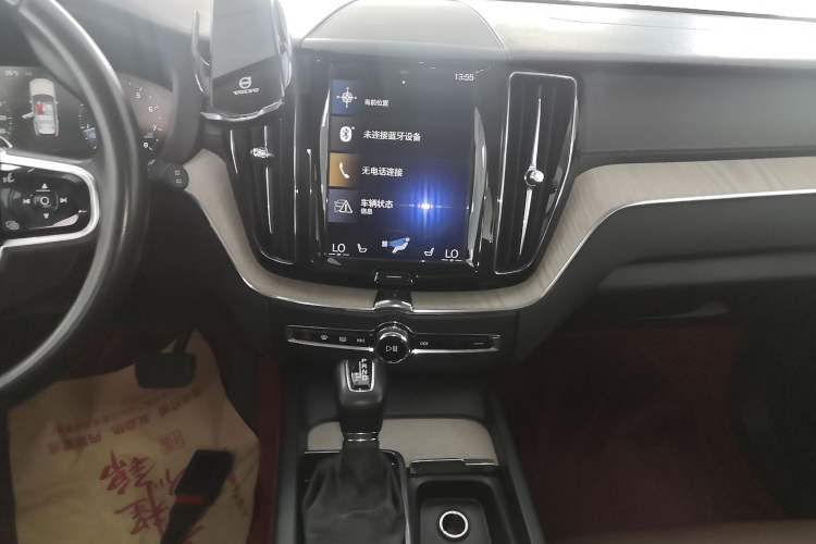 Used Volvo XC60 2020 T5 4x4 Smart Luxury Edition Audio And AC Panel