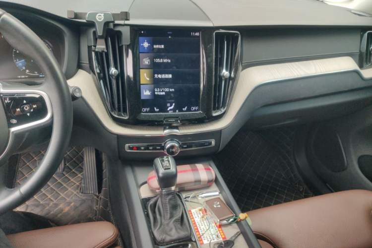 Used Volvo XC60 2020 T5 4x4 Smart Luxury Edition Audio And AC Panel